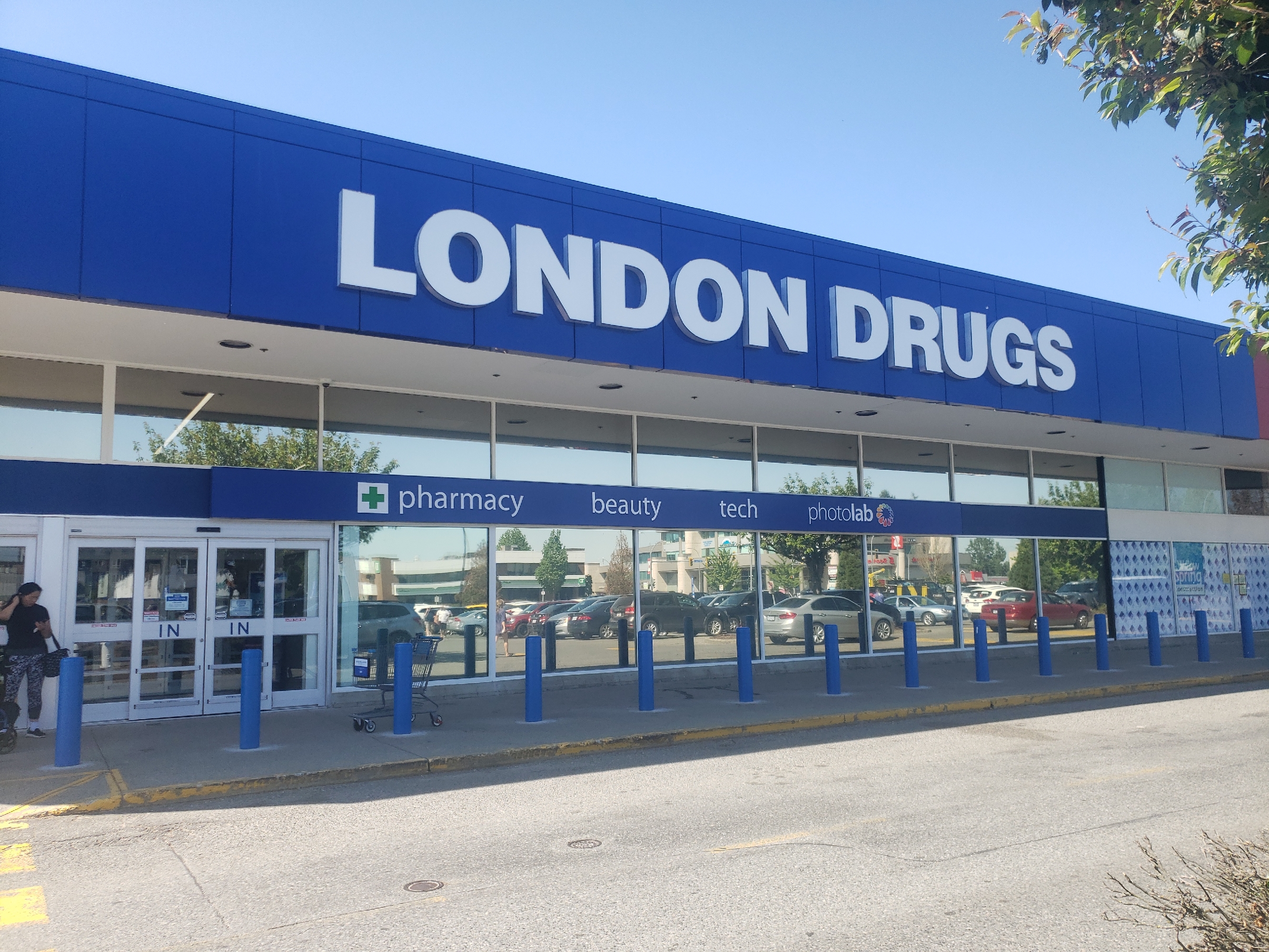 Virtual Store Tour London Drugs Abbotsford   London Drugs 016 6053691 Q01 001 KzhYu 